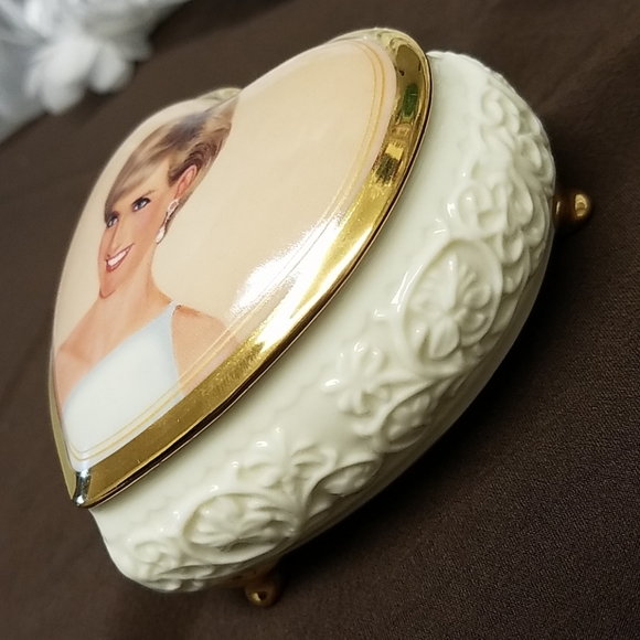 Princess Diana Music Box Collection - Picture 2 of 6